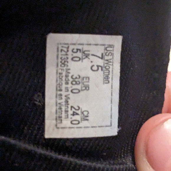 Black and white vans - Picture 3 of 3